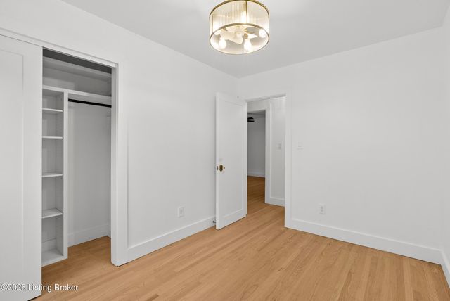 1608 Dunbarton Wynde, Louisville, KY 40205