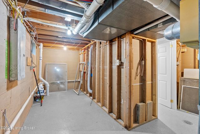 1608 Dunbarton Wynde, Louisville, KY 40205