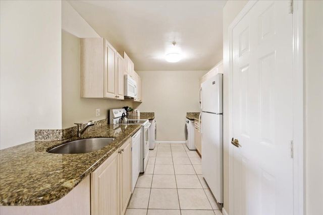 2060 Greenview Shores Boulevard 308, Wellington, FL 33414