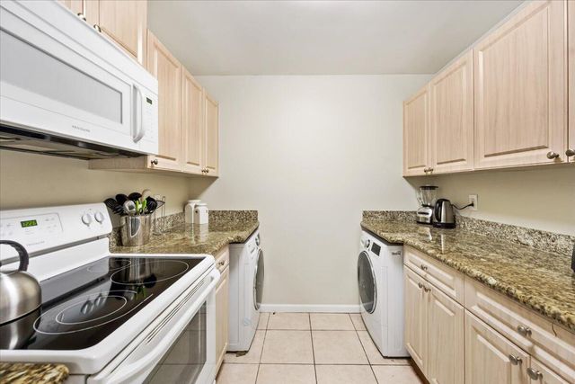 2060 Greenview Shores Boulevard 308, Wellington, FL 33414