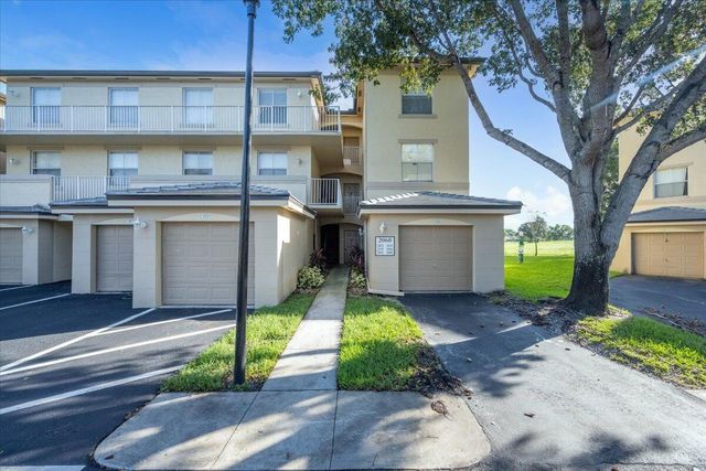 2060 Greenview Shores Boulevard 308, Wellington, FL 33414