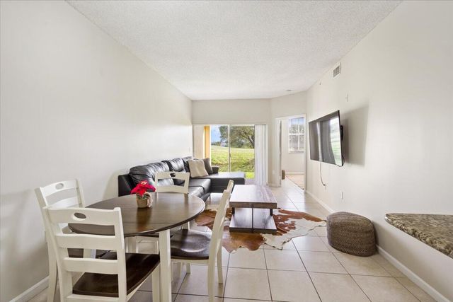 2060 Greenview Shores Boulevard 308, Wellington, FL 33414