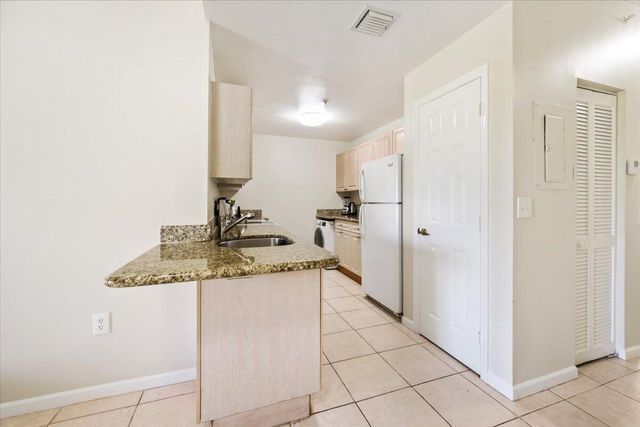 2060 Greenview Shores Boulevard 308, Wellington, FL 33414