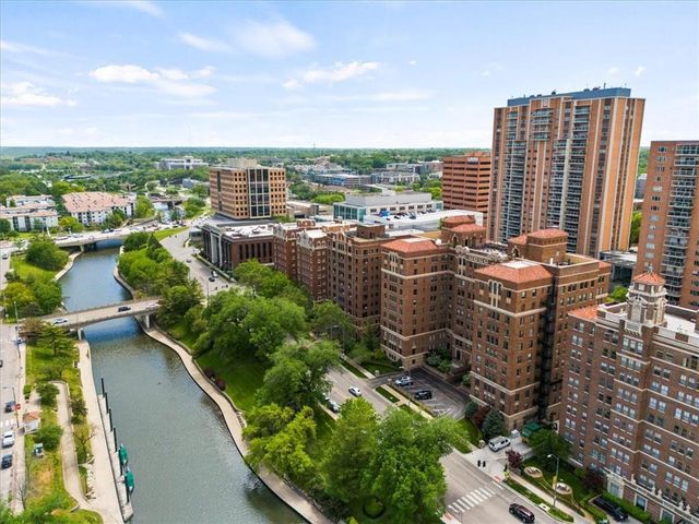 121 W 48th Street 1504, Kansas City, MO 64112