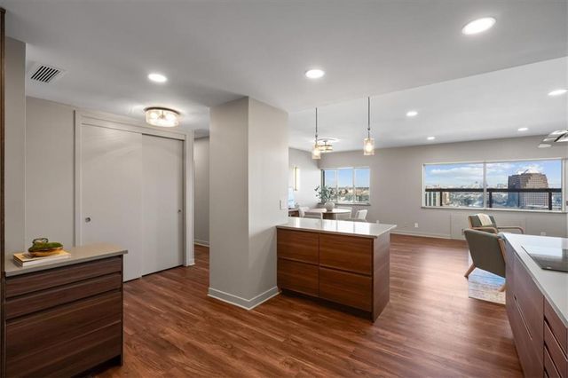 121 W 48th Street 1504, Kansas City, MO 64112