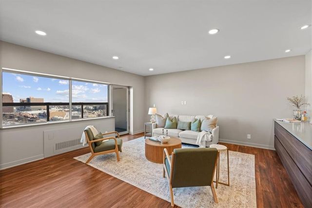 121 W 48th Street 1504, Kansas City, MO 64112