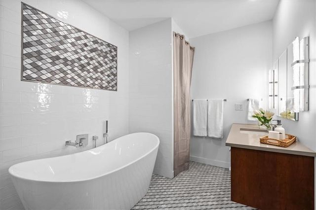 121 W 48th Street 1504, Kansas City, MO 64112