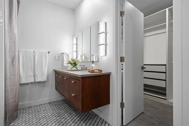 121 W 48th Street 1504, Kansas City, MO 64112