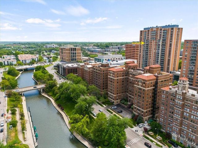 121 W 48th Street 1504, Kansas City, MO 64112