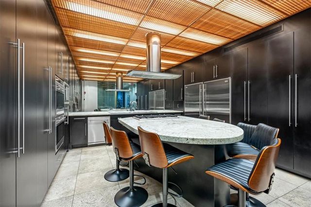 121 W 48th Street 1504, Kansas City, MO 64112