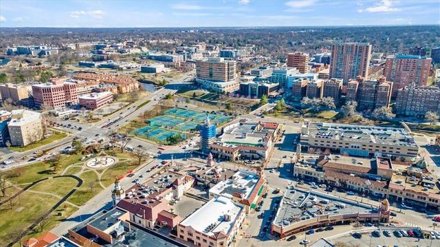 121 W 48th Street 1504, Kansas City, MO 64112