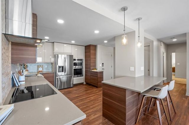 121 W 48th Street 1504, Kansas City, MO 64112