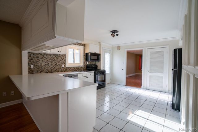 4205 Harding Street, Dearborn Heights, MI 48125