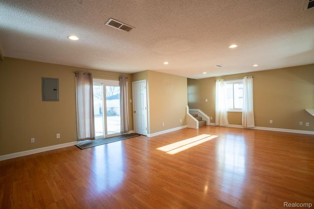 4205 Harding Street, Dearborn Heights, MI 48125