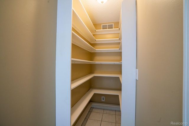 4205 Harding Street, Dearborn Heights, MI 48125