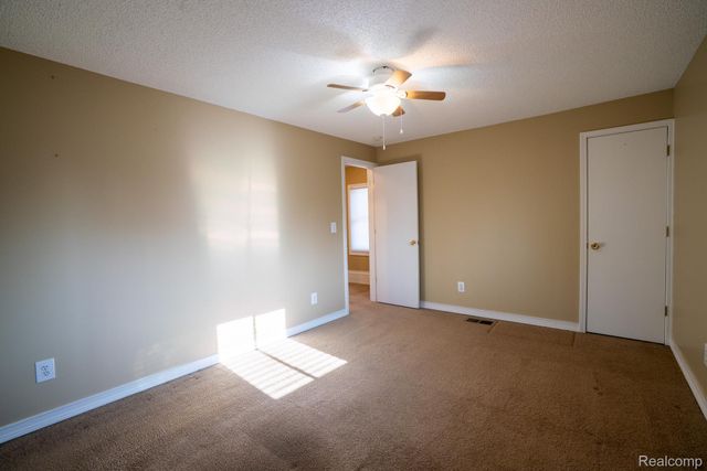 4205 Harding Street, Dearborn Heights, MI 48125