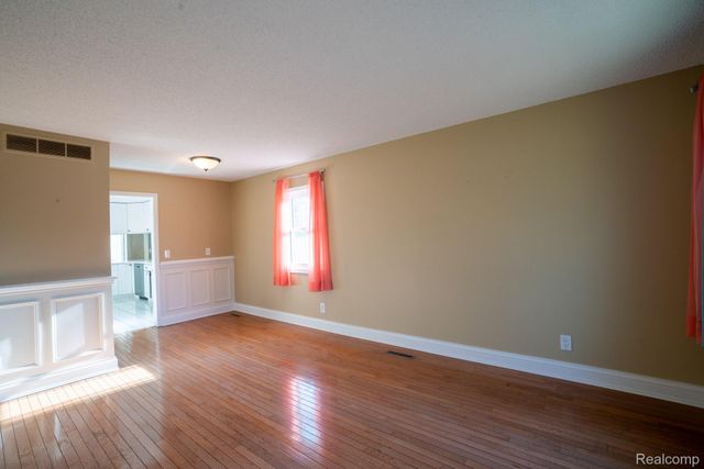 4205 Harding Street, Dearborn Heights, MI 48125