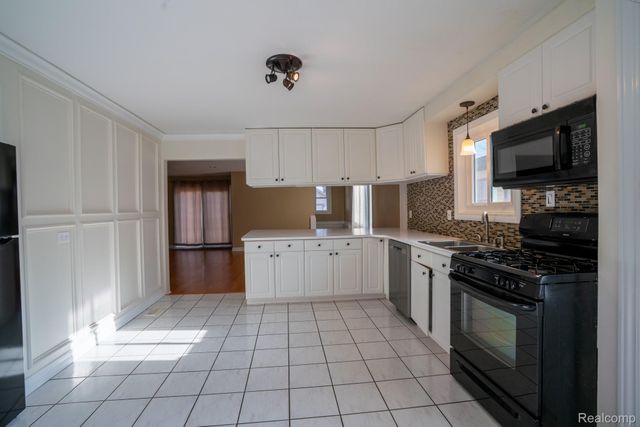 4205 Harding Street, Dearborn Heights, MI 48125