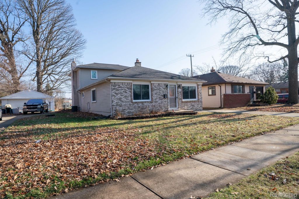 4205 Harding Street, Dearborn Heights, MI 48125