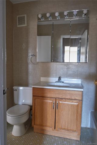 2 Consulate Drive 1J, Tuckahoe, NY 10707