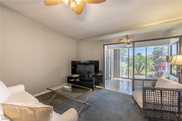 2048 Pine Isle LN 2048, Naples, FL 34112