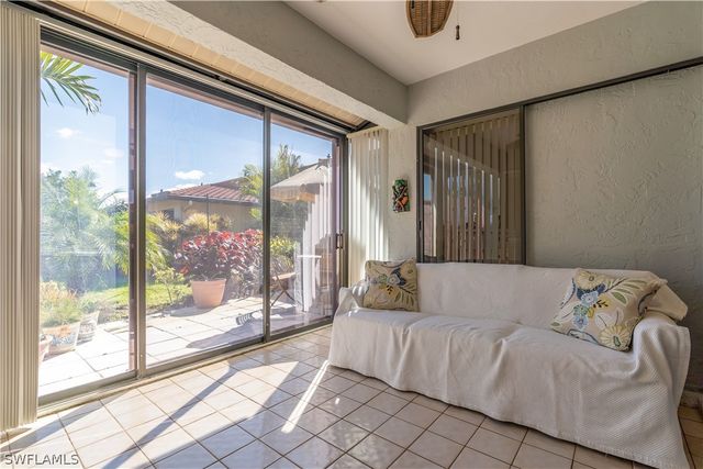 2048 Pine Isle LN 2048, Naples, FL 34112