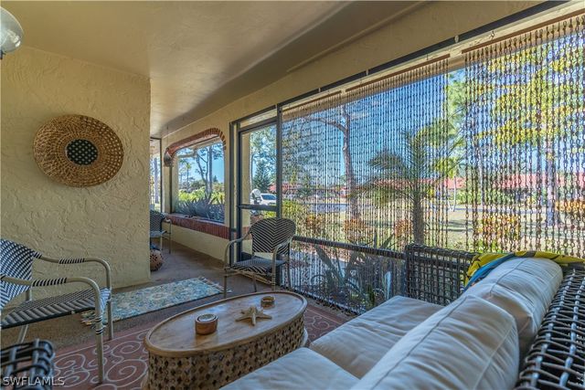 2048 Pine Isle LN 2048, Naples, FL 34112