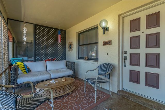 2048 Pine Isle LN 2048, Naples, FL 34112