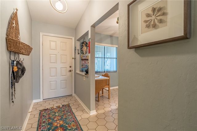 2048 Pine Isle LN 2048, Naples, FL 34112
