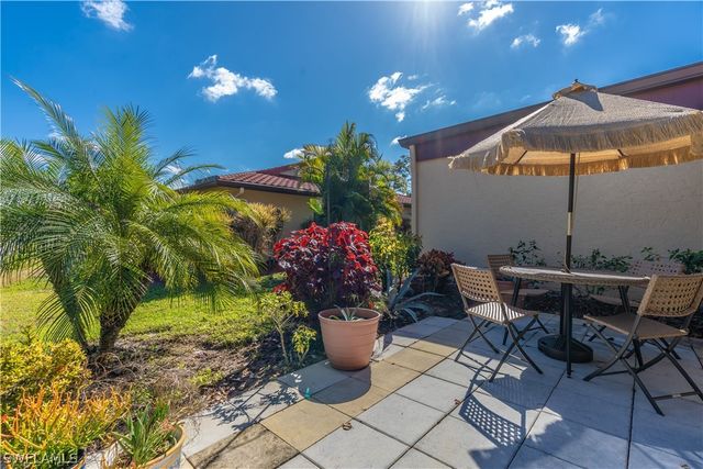2048 Pine Isle LN 2048, Naples, FL 34112