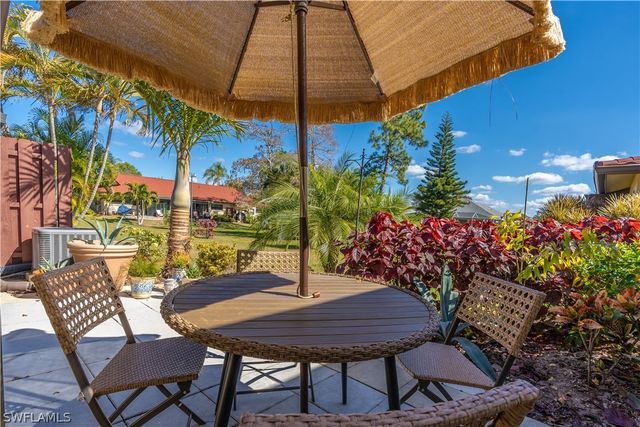 2048 Pine Isle LN 2048, Naples, FL 34112