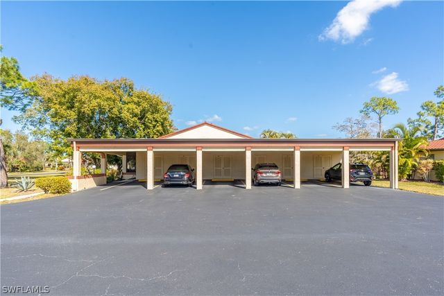 2048 Pine Isle LN 2048, Naples, FL 34112