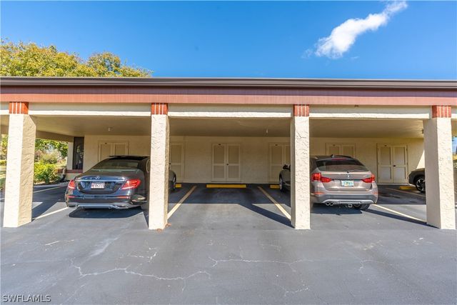 2048 Pine Isle LN 2048, Naples, FL 34112