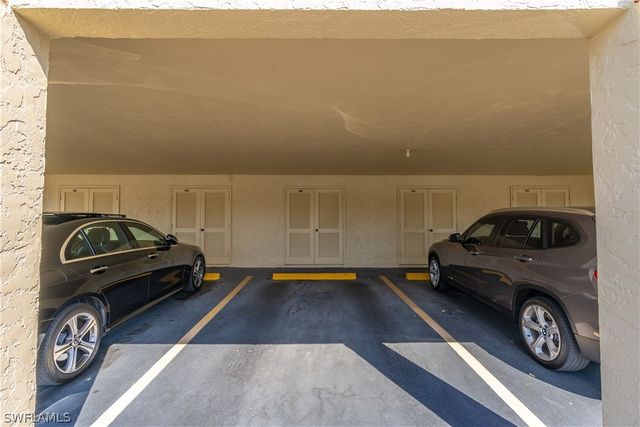 2048 Pine Isle LN 2048, Naples, FL 34112