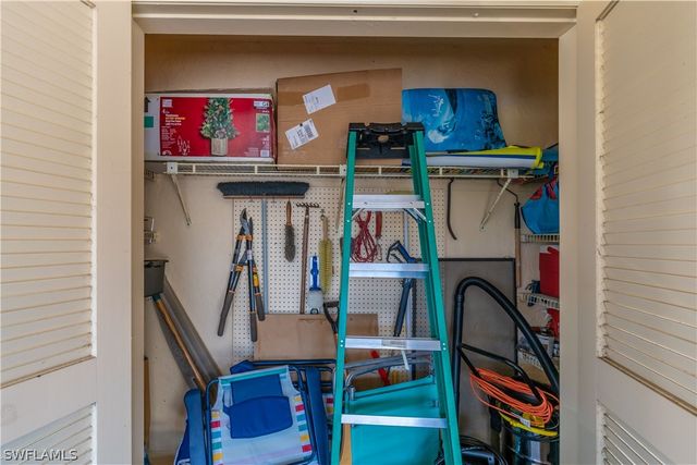 2048 Pine Isle LN 2048, Naples, FL 34112