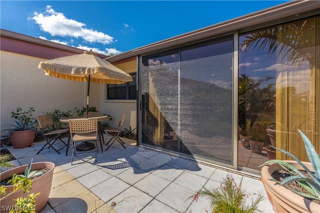 2048 Pine Isle LN 2048, Naples, FL 34112