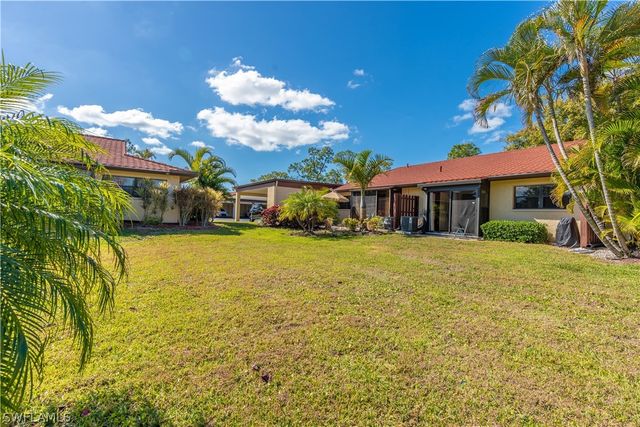 2048 Pine Isle LN 2048, Naples, FL 34112