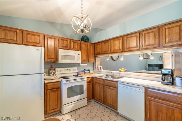 2048 Pine Isle LN 2048, Naples, FL 34112