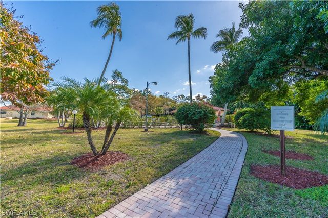 2048 Pine Isle LN 2048, Naples, FL 34112