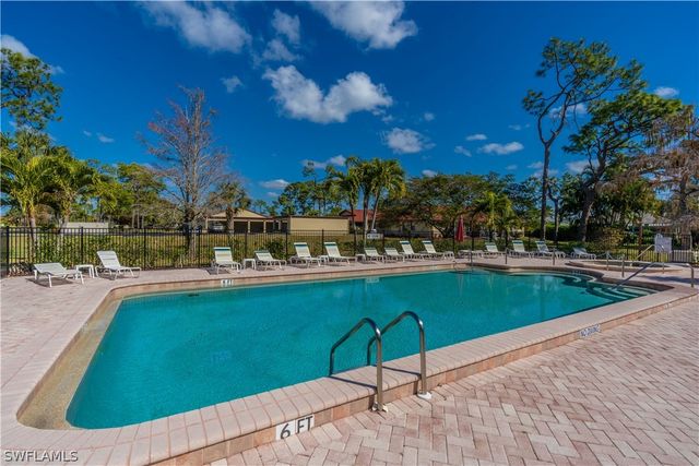 2048 Pine Isle LN 2048, Naples, FL 34112