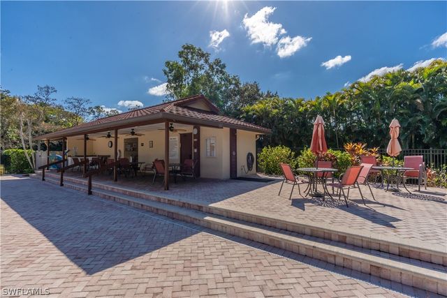 2048 Pine Isle LN 2048, Naples, FL 34112