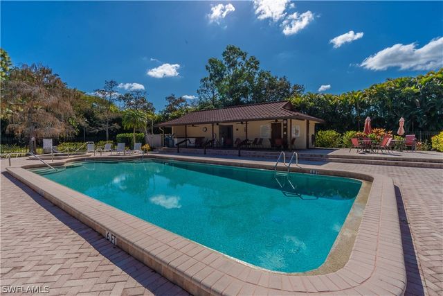 2048 Pine Isle LN 2048, Naples, FL 34112