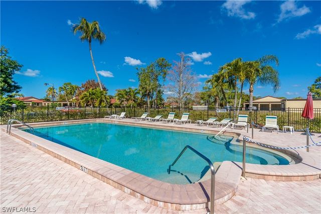 2048 Pine Isle LN 2048, Naples, FL 34112