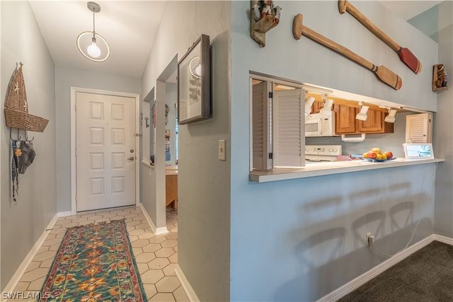 2048 Pine Isle LN 2048, Naples, FL 34112