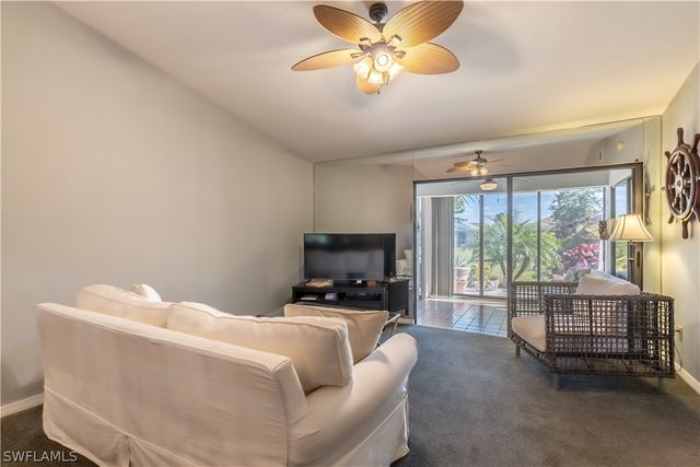 2048 Pine Isle LN 2048, Naples, FL 34112