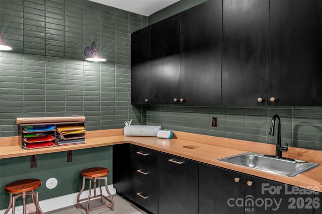 9821 Research Drive Leopold-B1, Charlotte, NC 28262