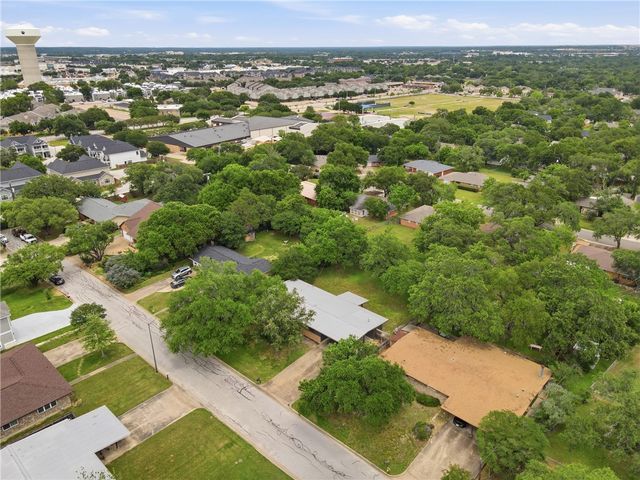 1304 Leacrest Drive, College Station, TX 77840