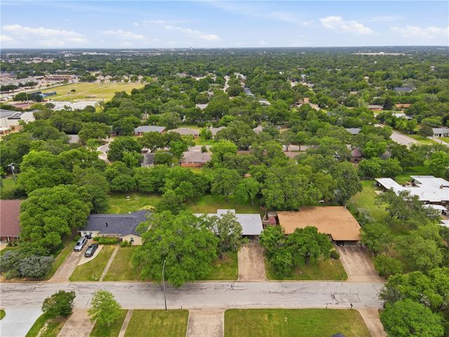 1304 Leacrest Drive, College Station, TX 77840