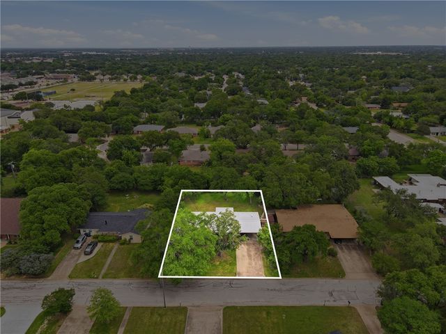 1304 Leacrest Drive, College Station, TX 77840