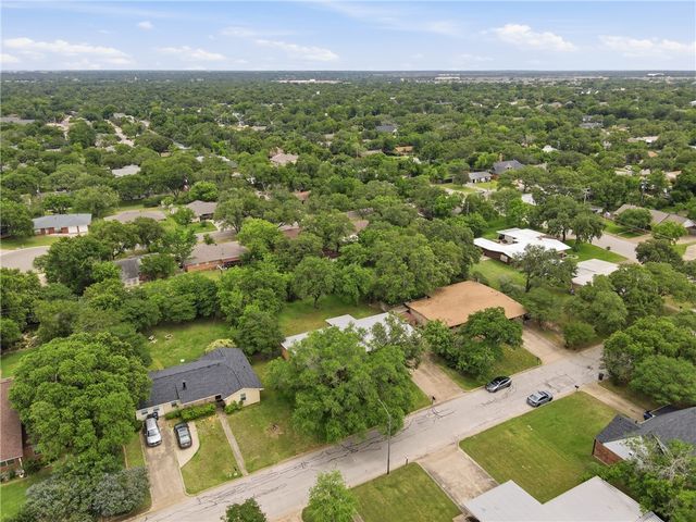 1304 Leacrest Drive, College Station, TX 77840